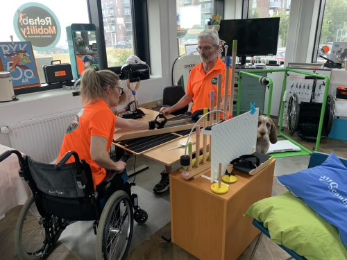 Image for Skuldretræning på hold, med Panat Laptools ADL træningsredskaber.